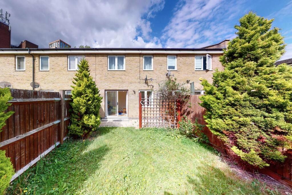 Super 2 Bed House With Privategarden Londra Exterior foto