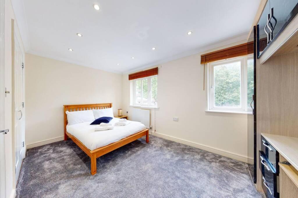 Super 2 Bed House With Privategarden Londra Exterior foto