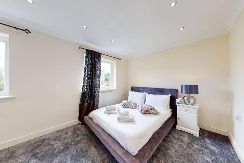 Super 2 Bed House With Privategarden Londra Exterior foto